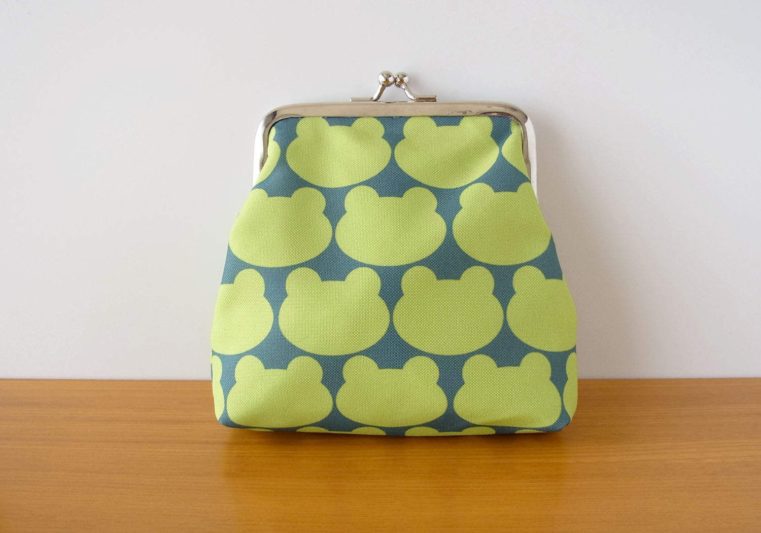 カエルがいっぱい！がま口ポーチ