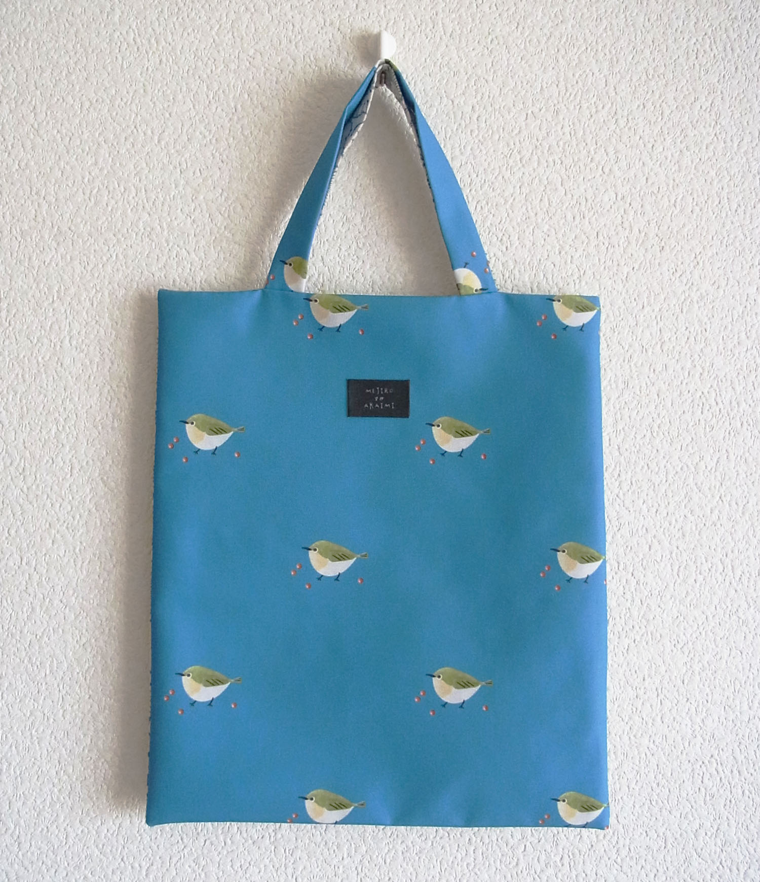 メジロと赤い実トート表
