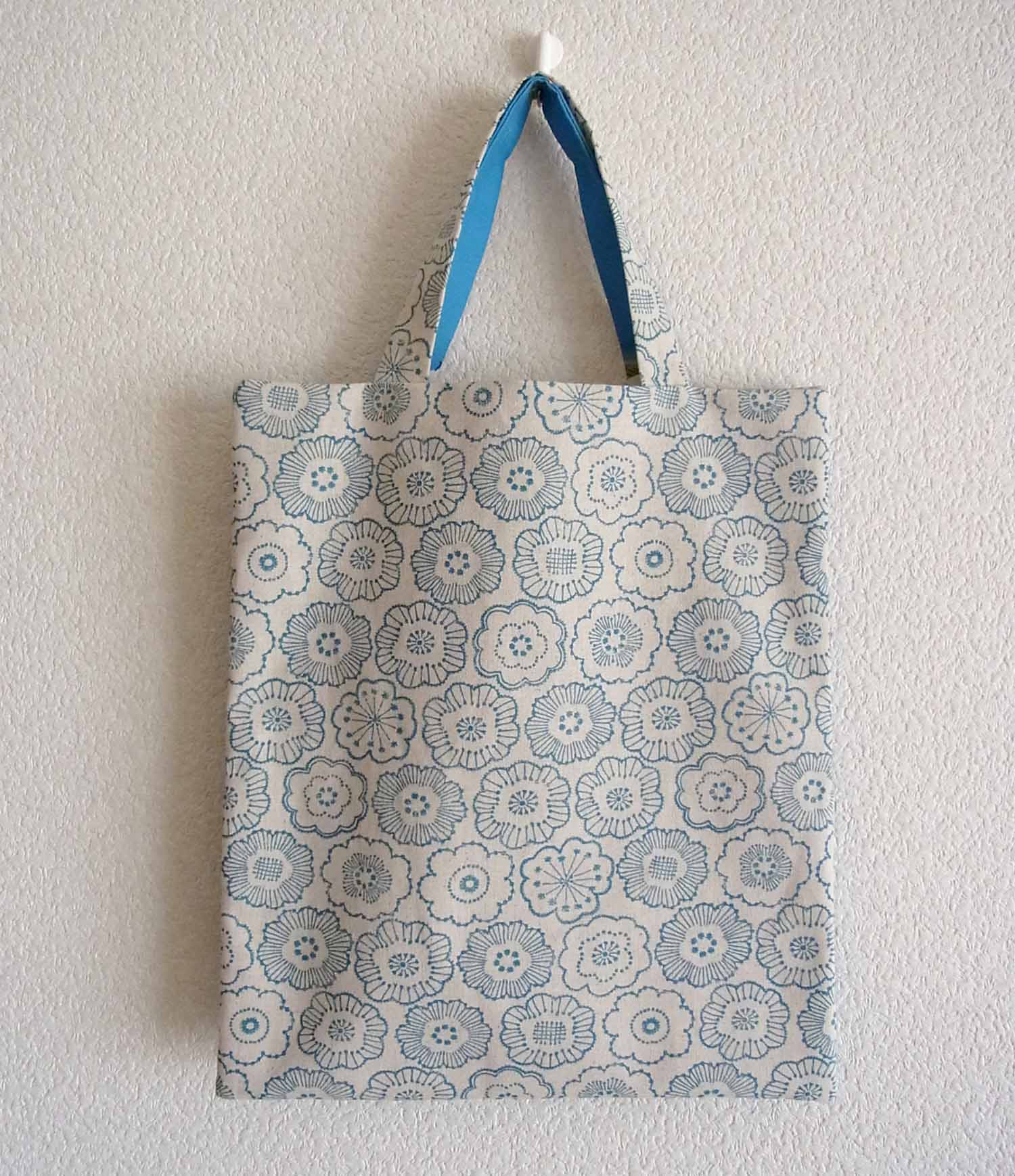 メジロと赤い実トート裏