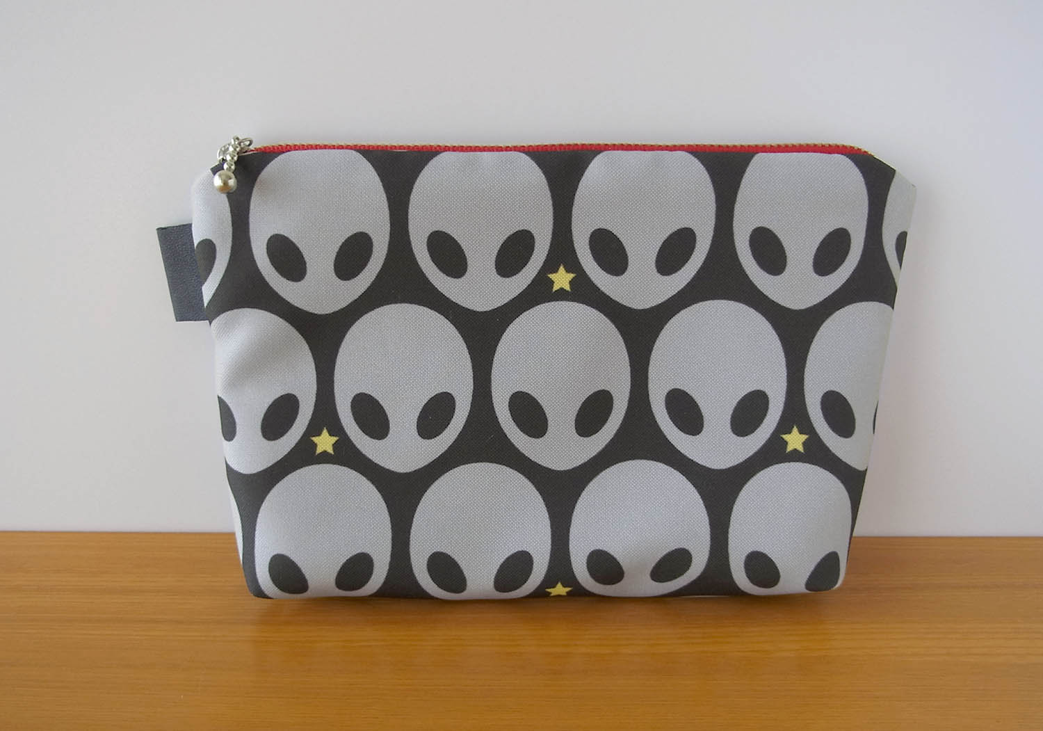 宇宙人がいっぱいポーチ