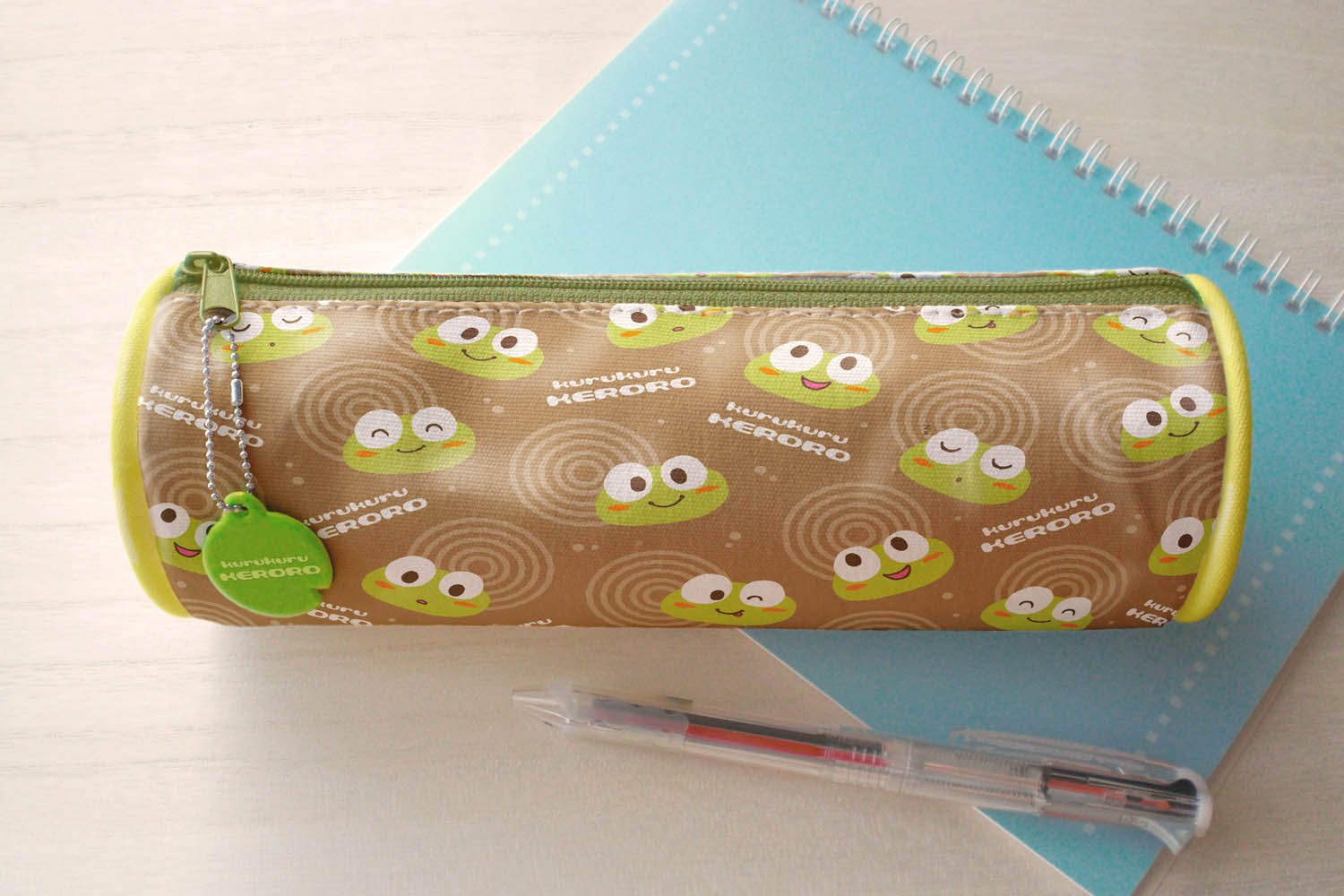くるくるケロロペンケース全体