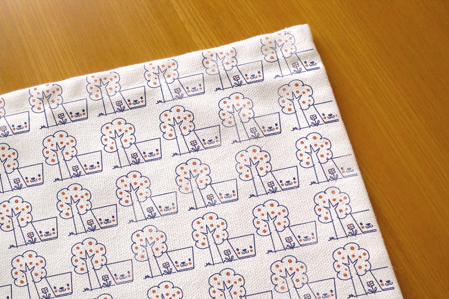 わんこっぷランチョン紺チラシアップ